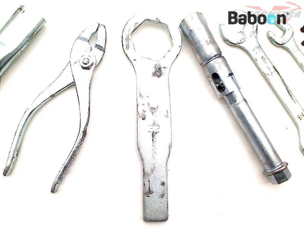 ② Clean Wiring: OEM style connectors and removable farkles