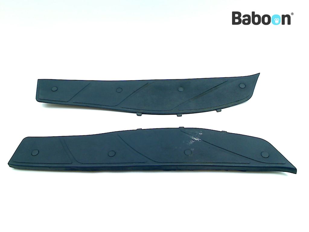 Piaggio | Vespa X9 500 2000-2003 M2700004 Footboard Mat / Rubber Set  (575598 575597)
