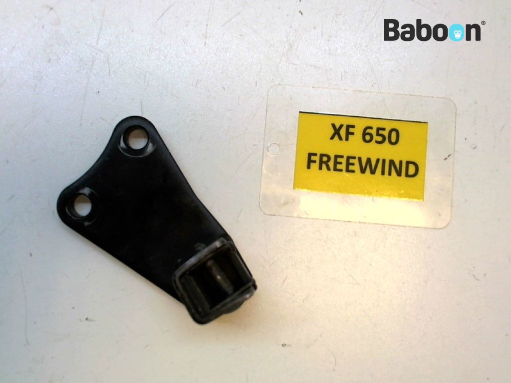 Suzuki XF 650 Freewind 1997-2003 (XF650) Fästplatta / Hållare för Fotstöd Höger