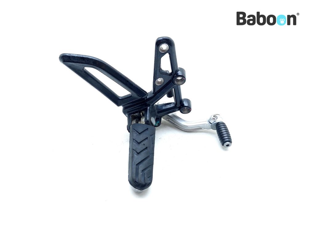 Aprilia Tuono 125 2021-2024 (XAB00) Footrest Hanger / Bracket Set Front Right (2B003600)